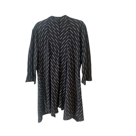 Habitat wrap style top black print 3/4 sleeve size Medium - Picture 2 of 4